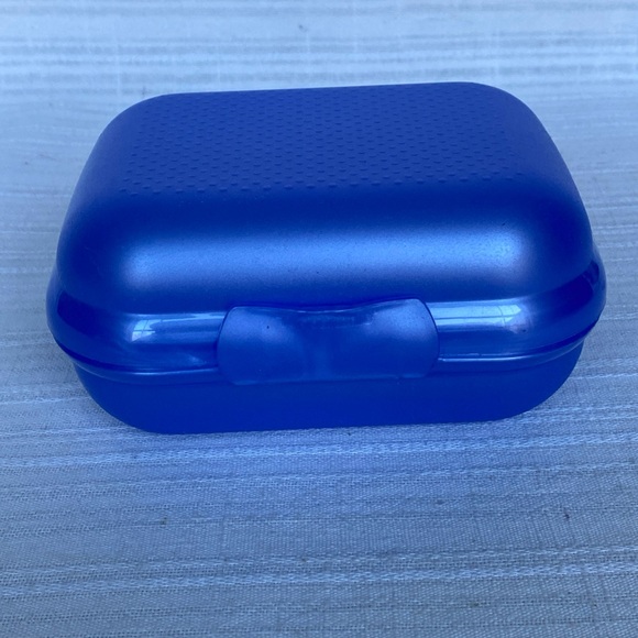 NEW Tupperware Packables Oyster Hinged Lid Blue Container, 5.5" x 4.5" x 2.75" - Picture 1 of 8